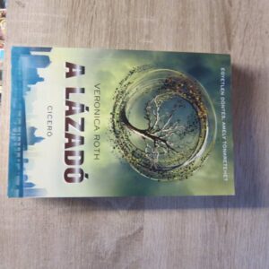 Veronica Roth : A lázadó - könyv